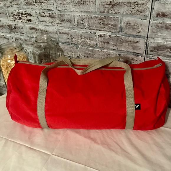 american eagle duffle bag